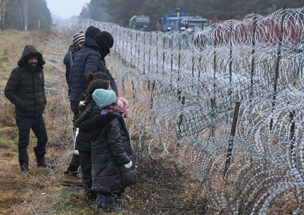 Estonia montează 40 de kilometri de sârmă ghimpată la graniţa cu Rusia